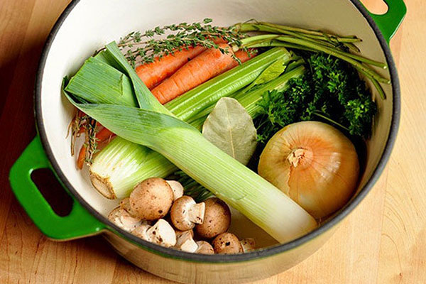 Cách nấu nước phở không cần xương bằng rau củ quả