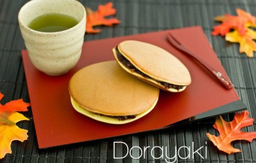 Bánh Dorayaki - bánh ngọt Doraemon nhân đậu đỏ nổi tiếng