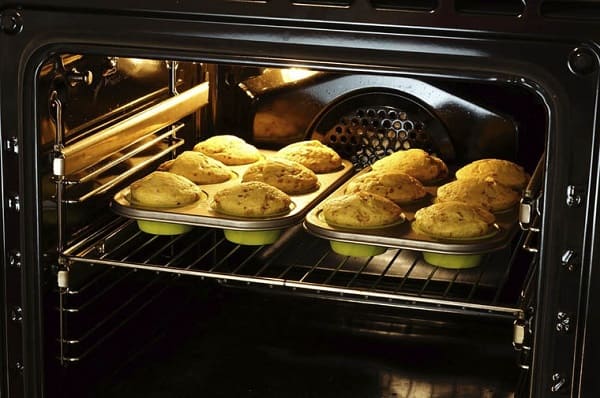 Lò nướng bánh không nóng? Cách khắc phục thế nào?