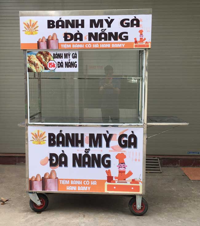 Tủ bán bánh mì que Đà Nẵng kèm bánh mì gà