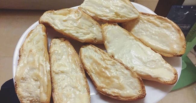 Món bánh mì bơ sữa phô mai thơm ngậy