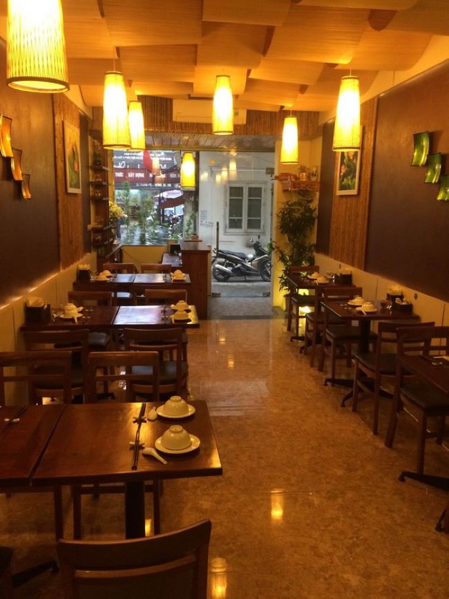 Không gian nhà hàng chay Ahimsa