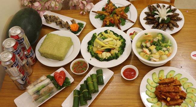 Quán cơm Hà Thành có đa dạng các món ăn