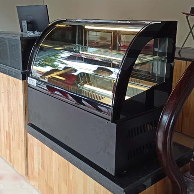 Tủ bánh kem 2 tầng kính cong màu đen bóng