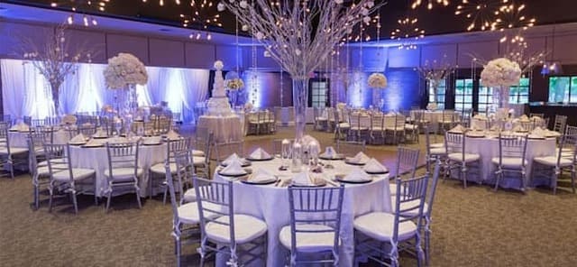 Nh&agrave; h&agrave;ng phục vụ tiệc - Banquet hall