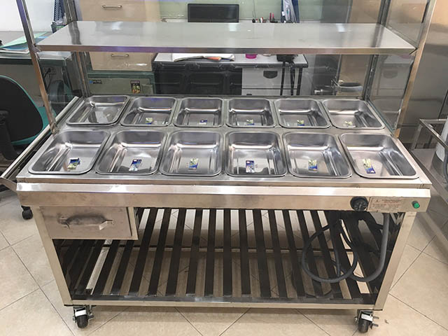 Quầy giữ n&oacute;ng thức ăn khu trưng b&agrave;y