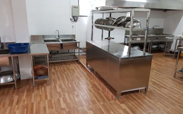 Dụng cụ, trang thiết bị nh&agrave; bếp