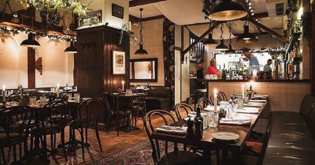 Nh&agrave; h&agrave;ng Bistro